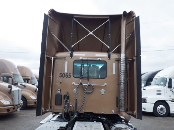 2022-kenworth-t680-image-13