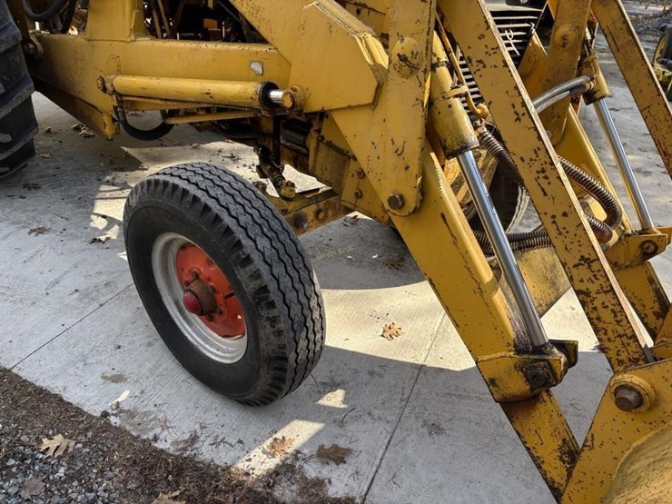 case-construction-king-480-industrial-tractor-image-16