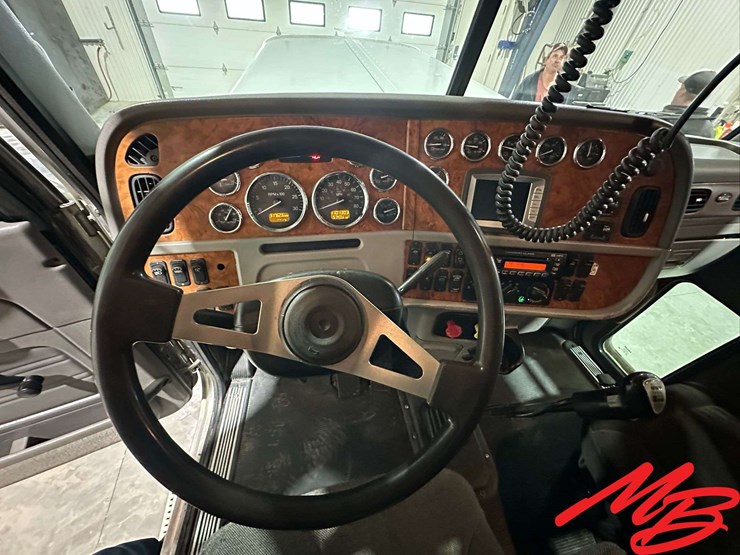 2007-peterbilt-379-image-73