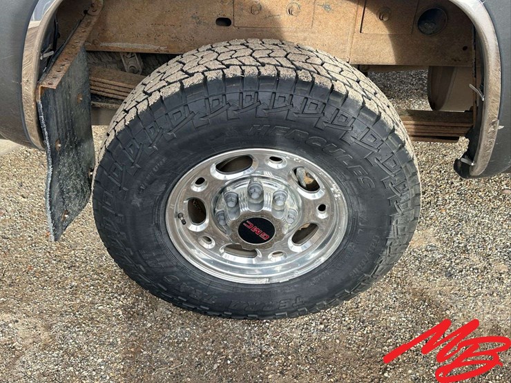 2002-gmc-2500-image-14