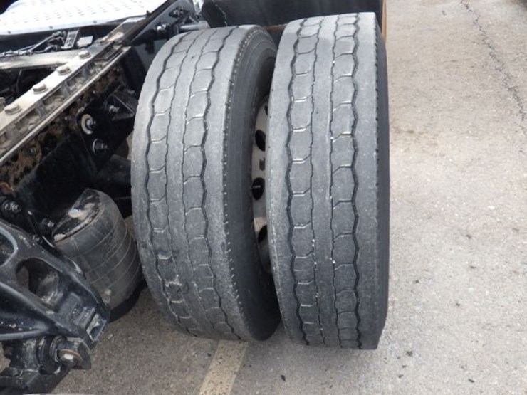 2022-kenworth-t680-image-8