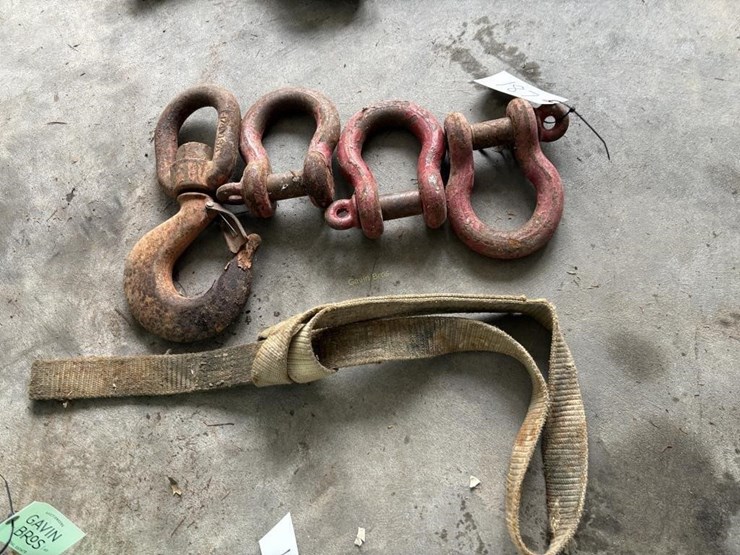 (3)-large-cleeveses-&-hook-image-3