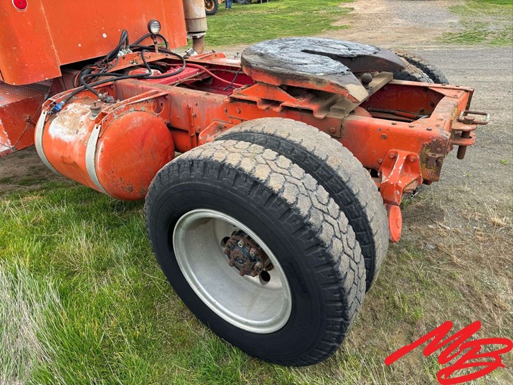 1964-peterbilt-351-image-11