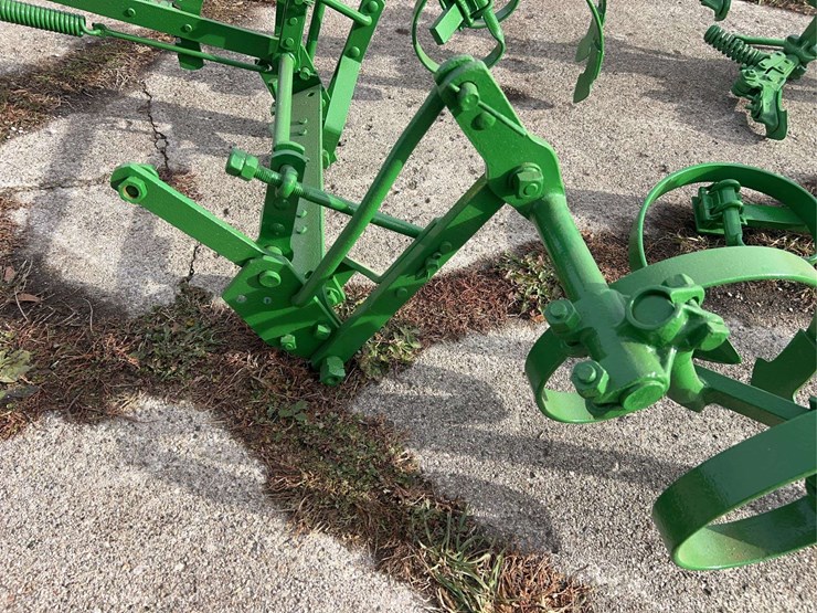 john-deere-one-row-mounted-cultivator-image-8