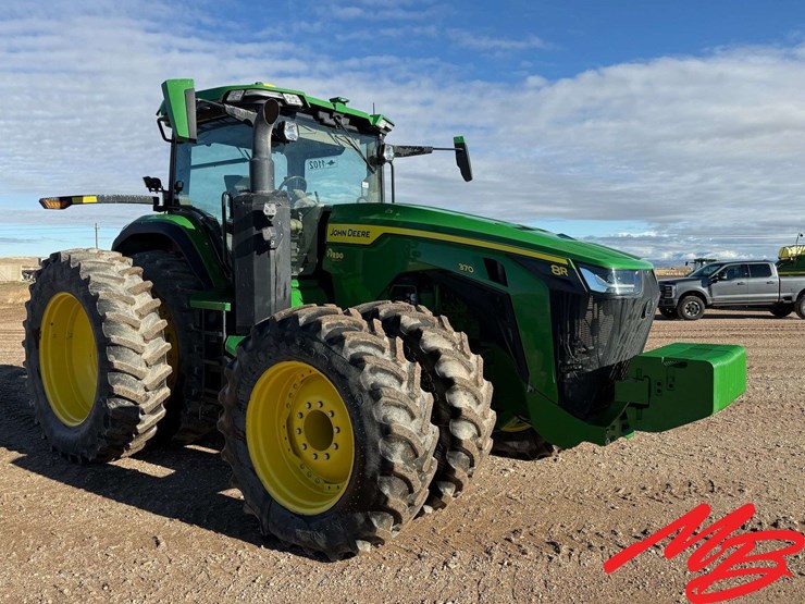 2021-john-deere-8r-370-image-3