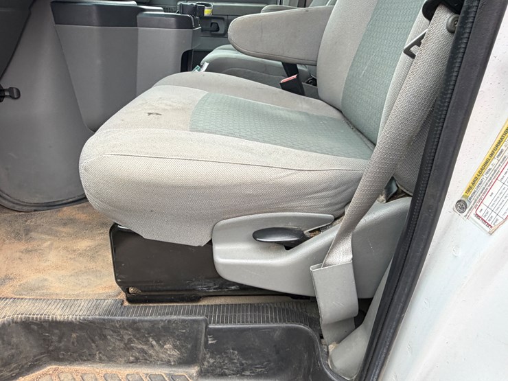 #1020-•-2014-ford-econoline-service-van-(eau-claire,-wi)-(has-wi-title)-image-36