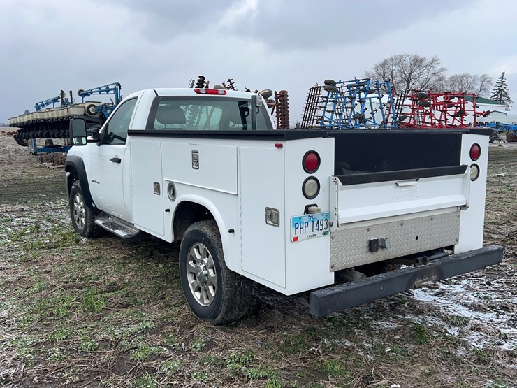 2011-chevrolet-3500hd-image-6