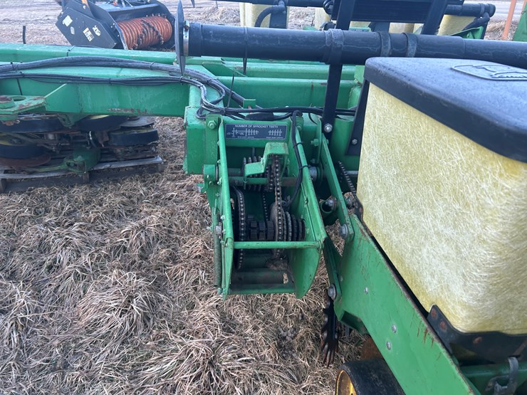 john-deere-12-image-24