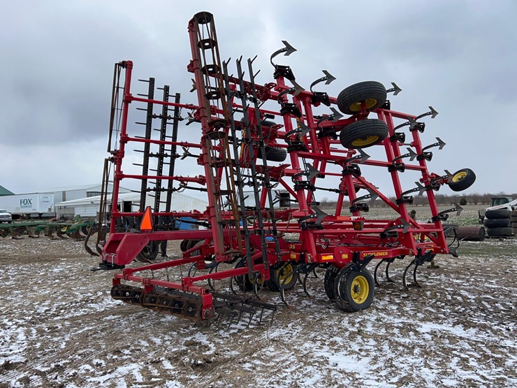 28.5'-sunflower-5035-field-cultivator-image-15