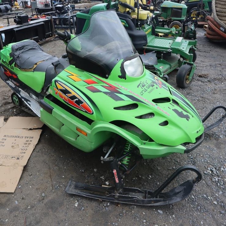 ArticCat ZR700 Snowmobile