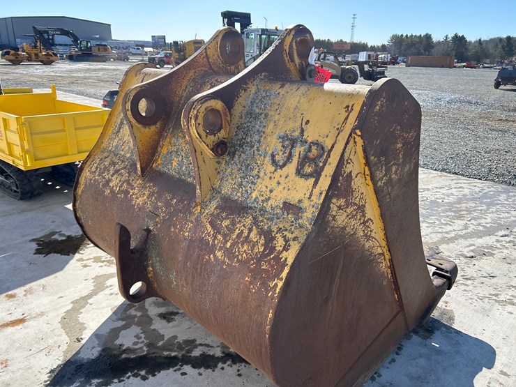 #2081-•-67"-excavator-bucket-image-4