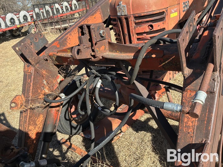 1957-farmall-350-2wd-tractor-w/loader-grapple-image-15