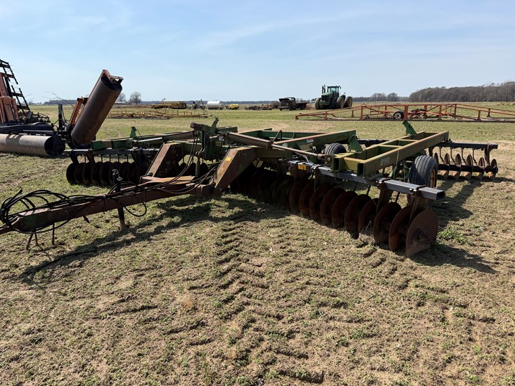 john-deere-630-image-1