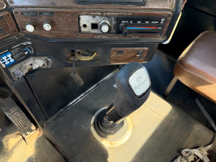 #42453-•-1996-freightliner-daycab-truck-tractor-vin:-1fupdcxb8th744360-image-62