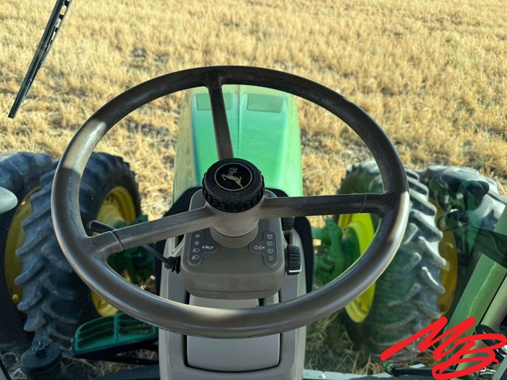 2010-john-deere-8245r-image-29