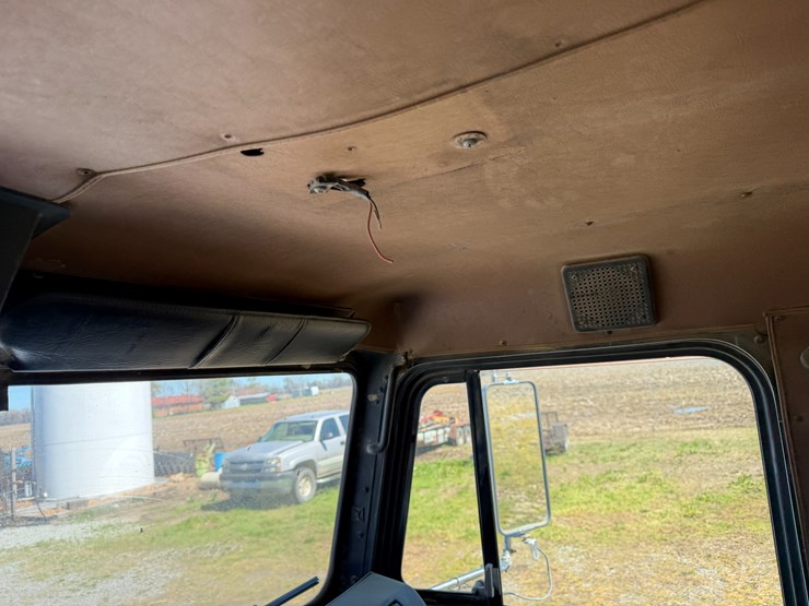 #42453-•-1996-freightliner-daycab-truck-tractor-vin:-1fupdcxb8th744360-image-65