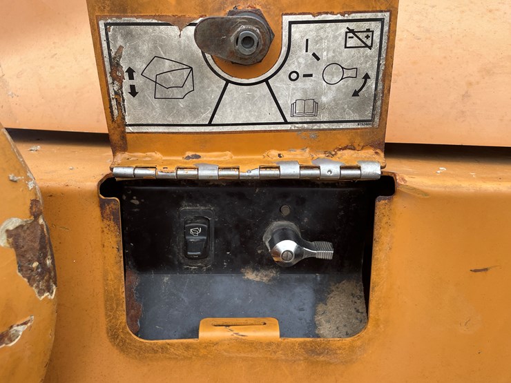 2008-case-621e-xr-image-63