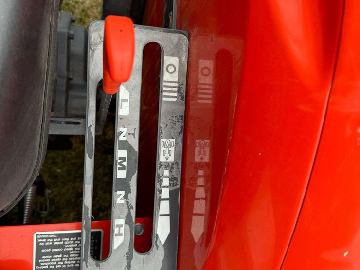 2021-kubota-l2501hst-image-28