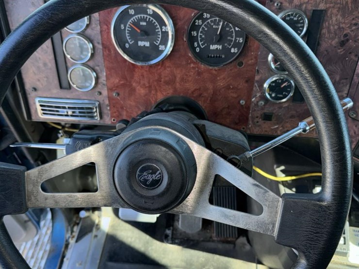 2000-international-9900-image-38