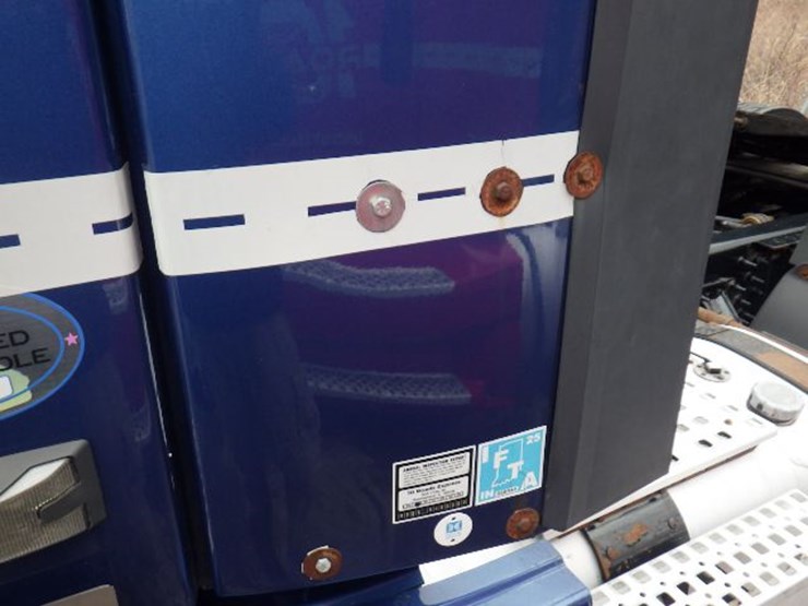 2017-volvo-vnl300-image-15