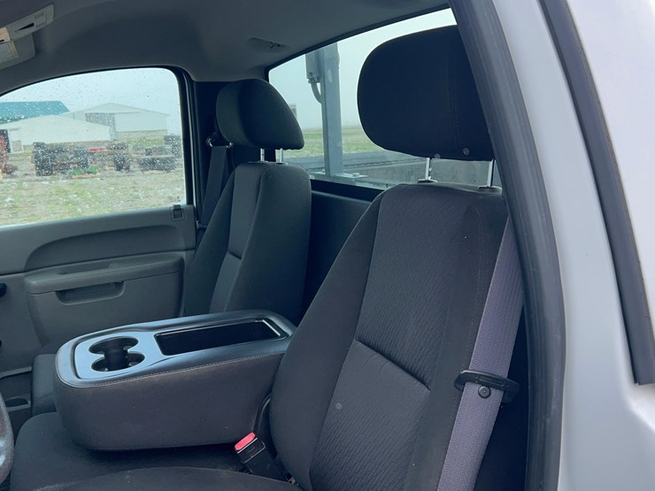 2011-chevrolet-3500hd-image-45