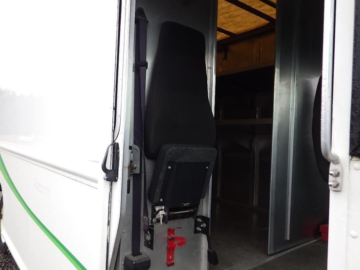 2008-freightliner-mt45-image-19