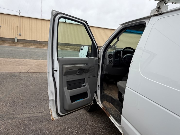 #1020-•-2014-ford-econoline-service-van-(eau-claire,-wi)-(has-wi-title)-image-9