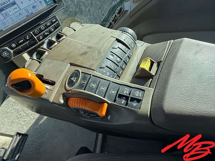 2020-john-deere-8r-250-image-24