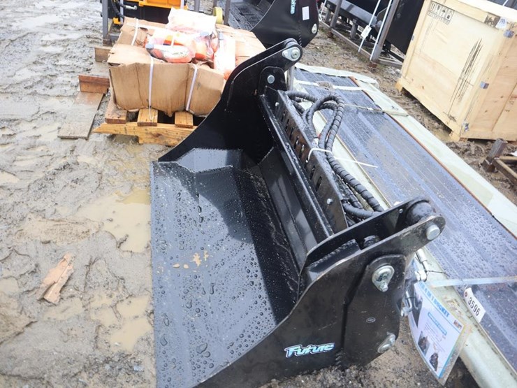 future-mini-skid-steer-4-in-1-bucket-image-3