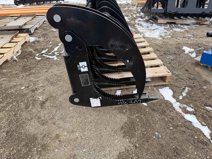 2025-curved-log-grabber-image-8