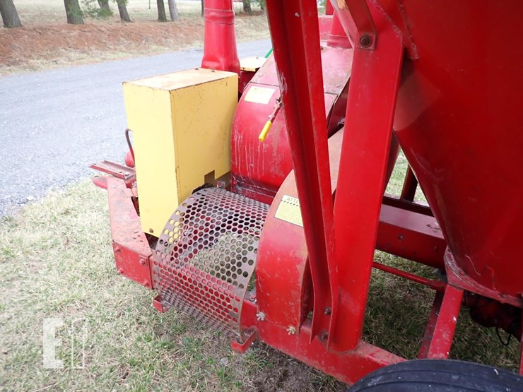 new-holland-353-image-10