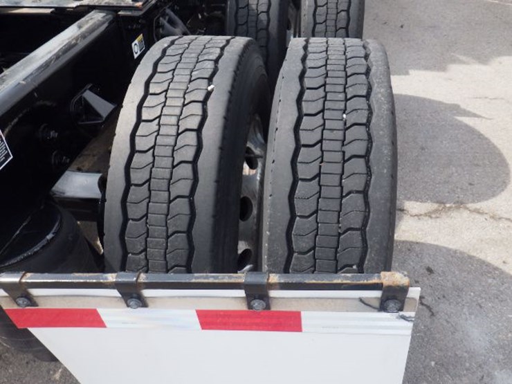 2024-kenworth-t680-image-8