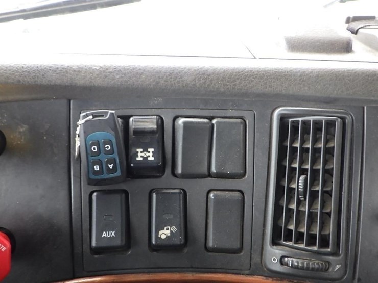 2011-volvo-vnl-t/a-truck-tractor-image-38