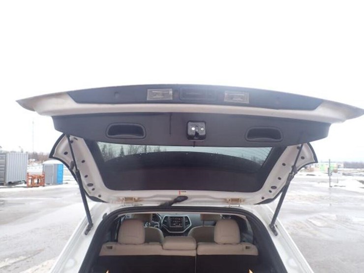 2016-jeep-cherokee-image-63