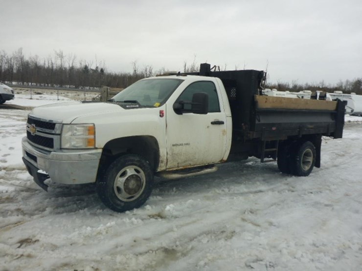 2014-chevrolet-3500-image-1