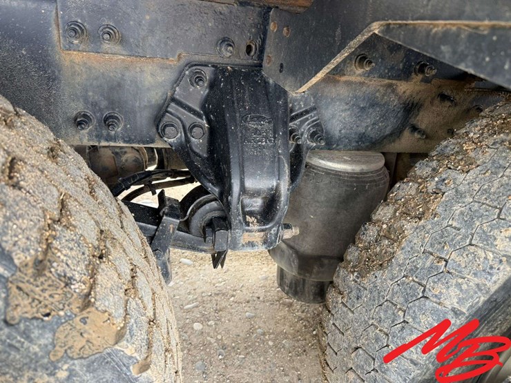 2013-peterbilt-388-image-17