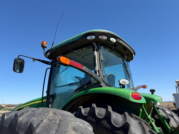 2010-john-deere-8270r-image-24