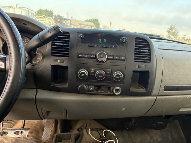 2011-chevrolet-silverado-1500-image-11