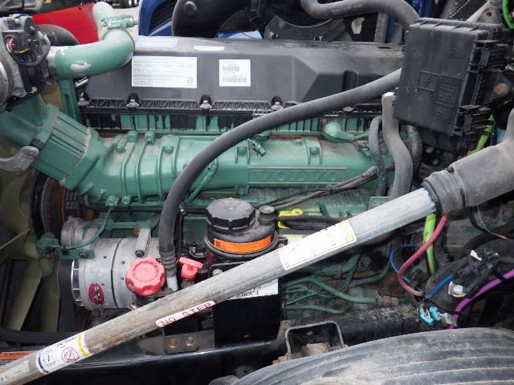 2018-volvo-vnl300-image-20