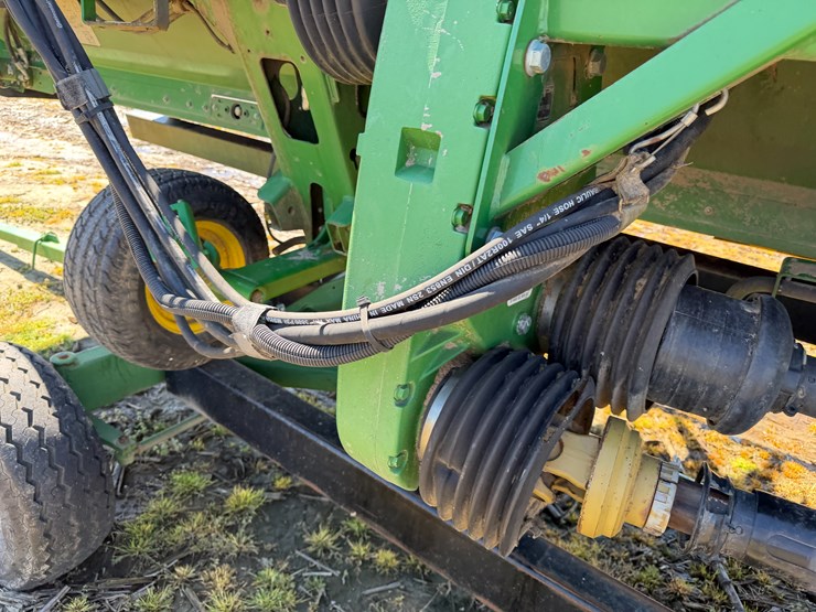 2013-john-deere-630d-image-16