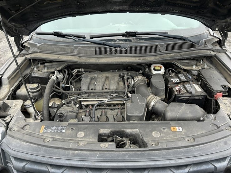 2016-ford-explorer-image-37