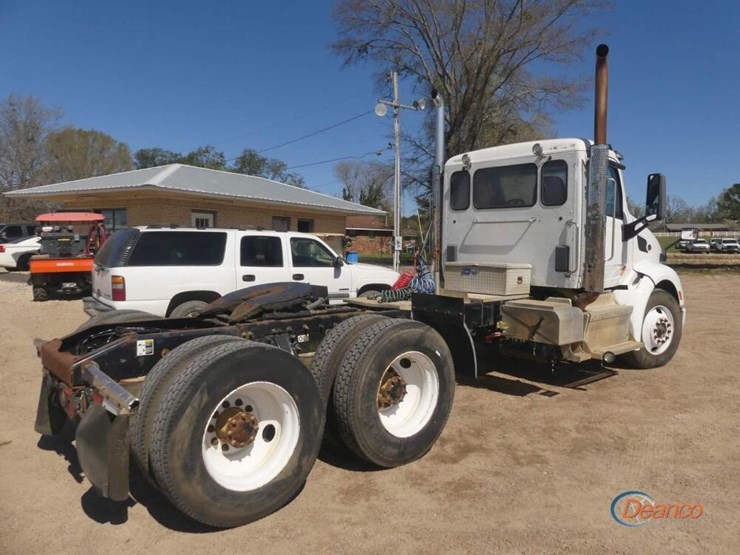 2016-peterbilt-579-image-2
