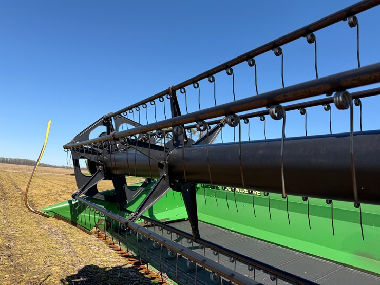 2013-john-deere-630d-image-38