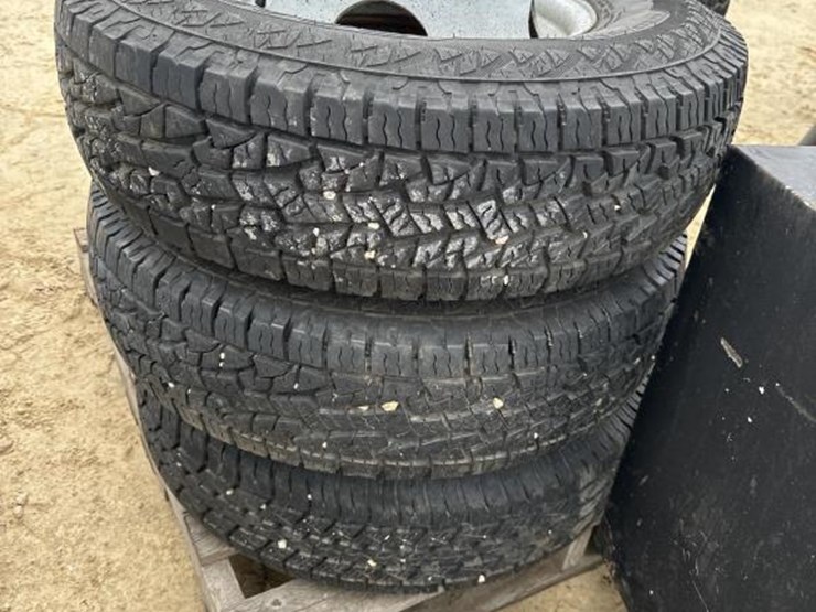 #30-•-(6)-f450-10-lug-rims-lt235/85r16-image-2