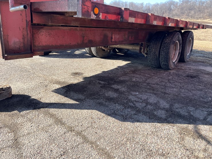 #1091-•-heavy-gooseneck-flatbed-trailer-with-hoist-(no-title)-image-24