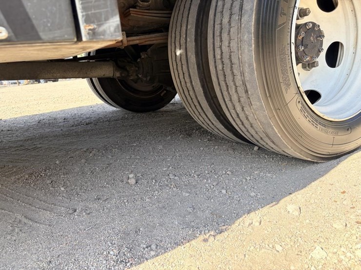 2015-isuzu-nrr-image-9