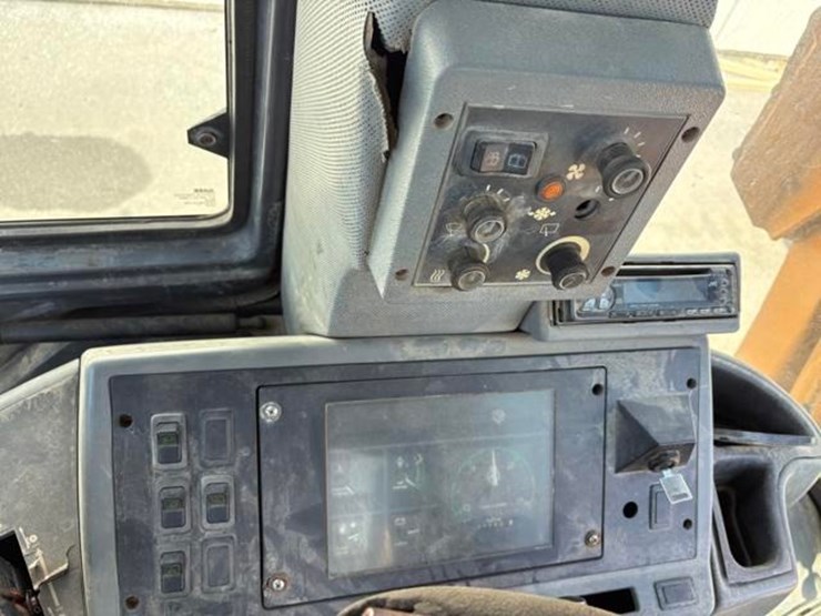 2002-case-590sl-image-30