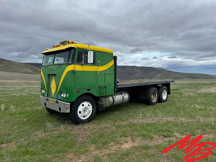 peterbilt-362-image-1