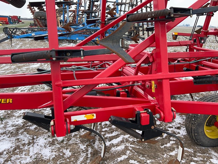 28.5'-sunflower-5035-field-cultivator-image-29