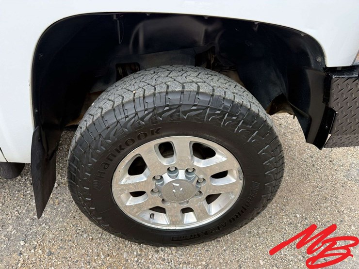 2014-chevrolet-silverado-2500-image-35